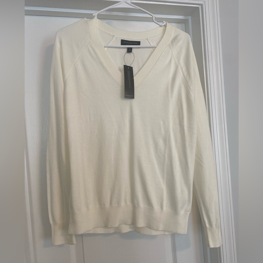 NWT Banana Republic V-Neck Forever Sweater